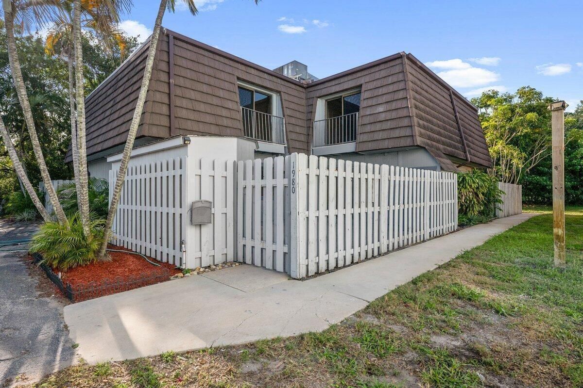 1980 NE Dixie Highway, Jensen Beach, FL 34957 photo 2