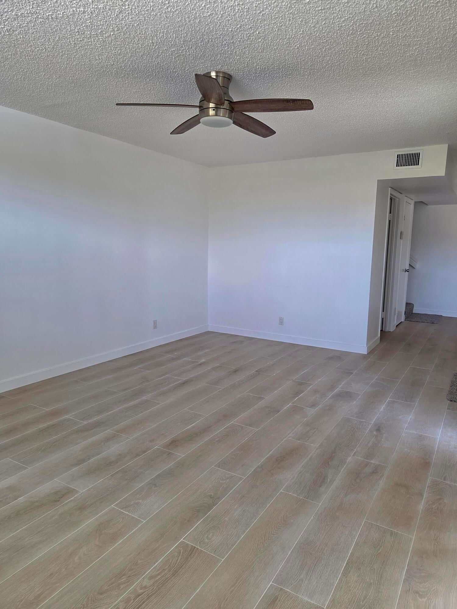 22 Springdale Circle, Palm Springs, FL 33461 photo 5