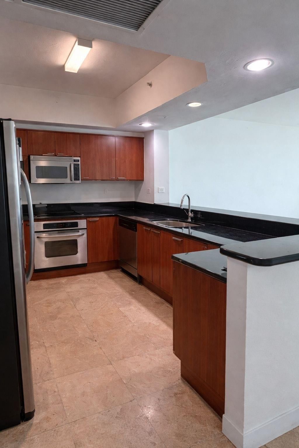 14951 ROYAL OAKS Lane #1607, North Miami, FL 33181 photo 3