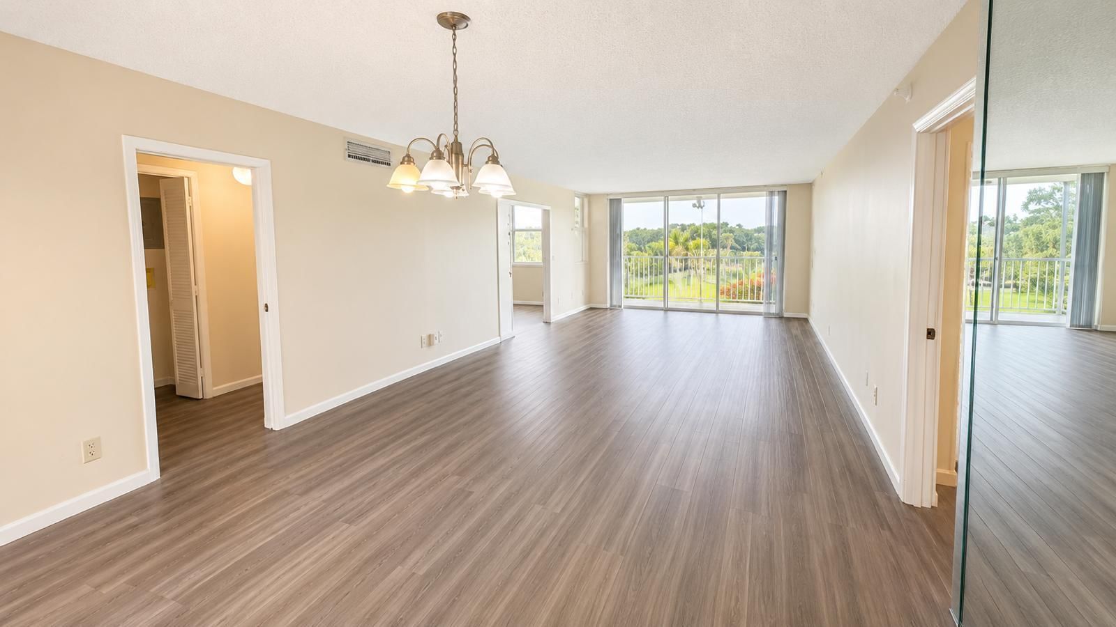 3520 Oaks Way #402, Pompano Beach, FL 33069 photo 2
