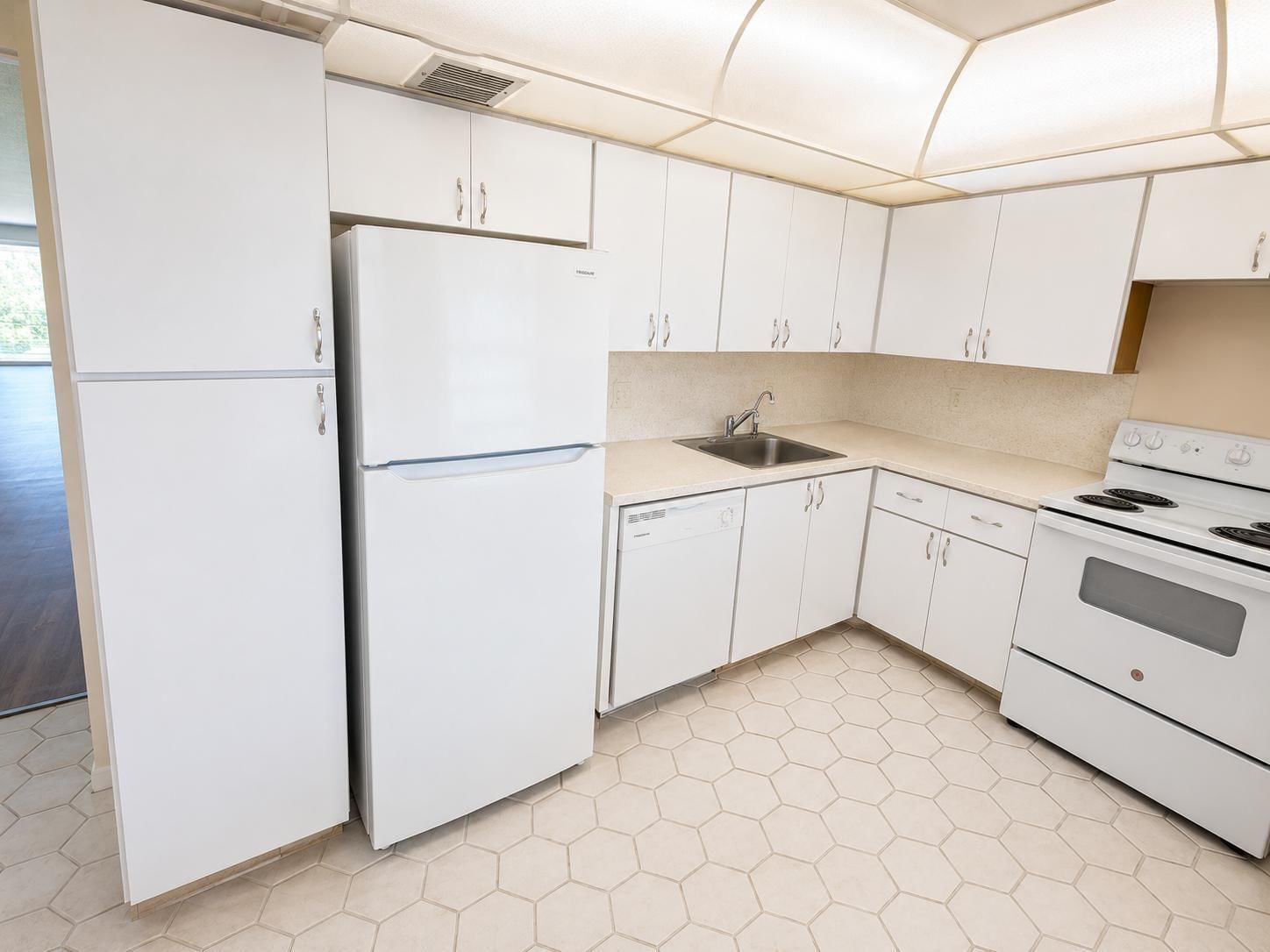 3520 Oaks Way #402, Pompano Beach, FL 33069 photo 5