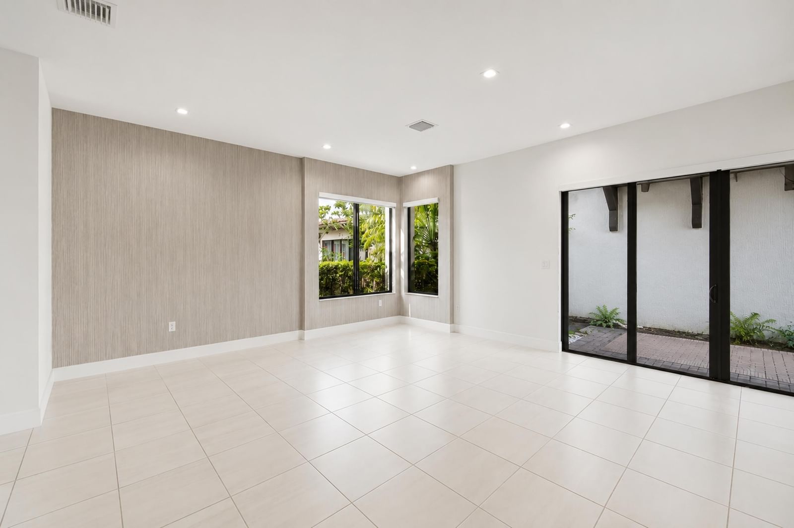 8272 NW 44th Terrace, Doral, FL 33166 photo 5