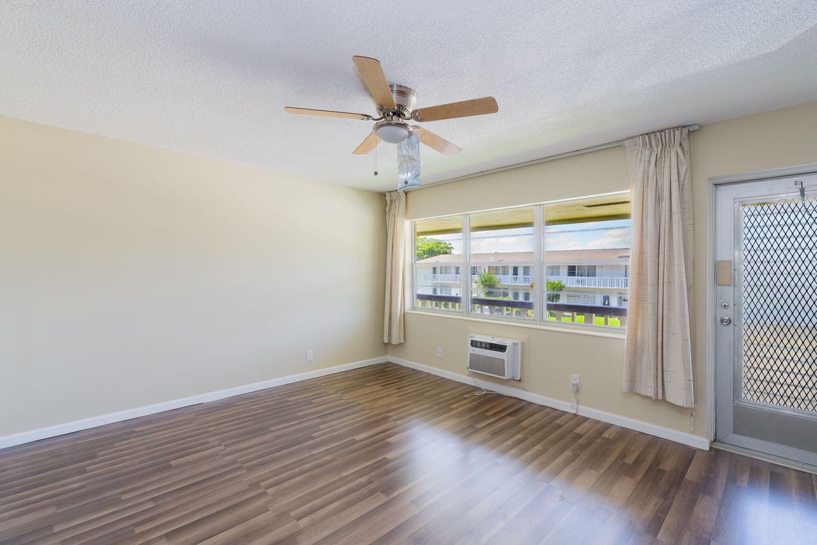 77 Kingswood, West Palm Beach, FL 33417 photo 2