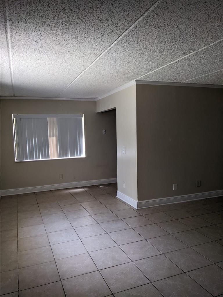 401 MEADOWS Circle, Boynton Beach, FL 33436 photo 2