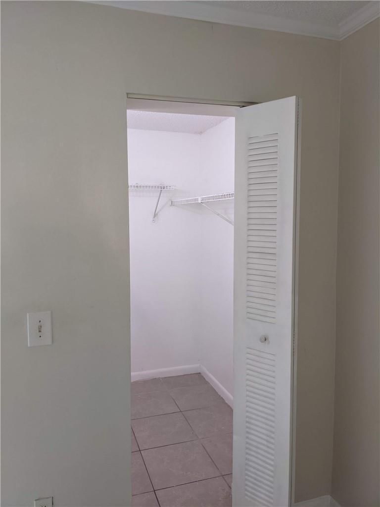 401 MEADOWS Circle, Boynton Beach, FL 33436 photo 4