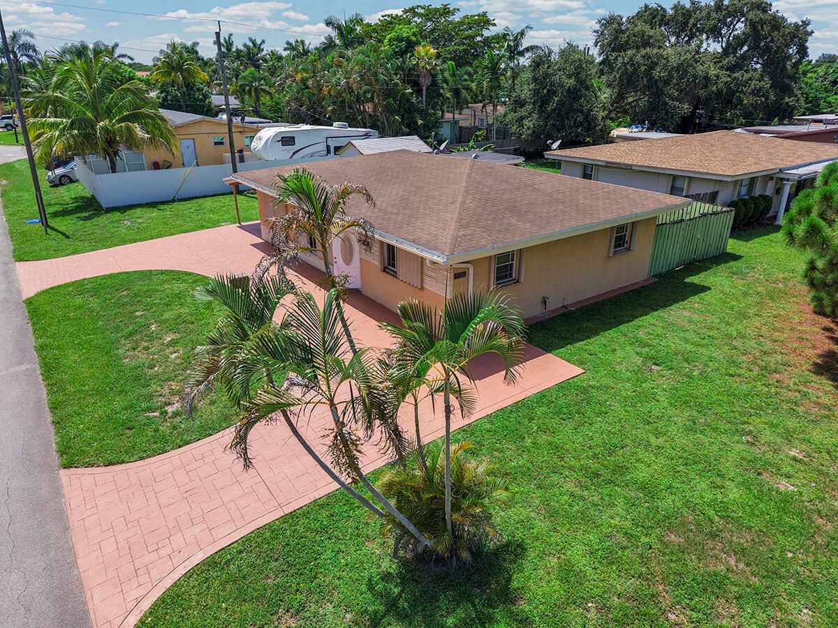 2100 N 57TH Avenue, Hollywood, FL 33021 photo 4