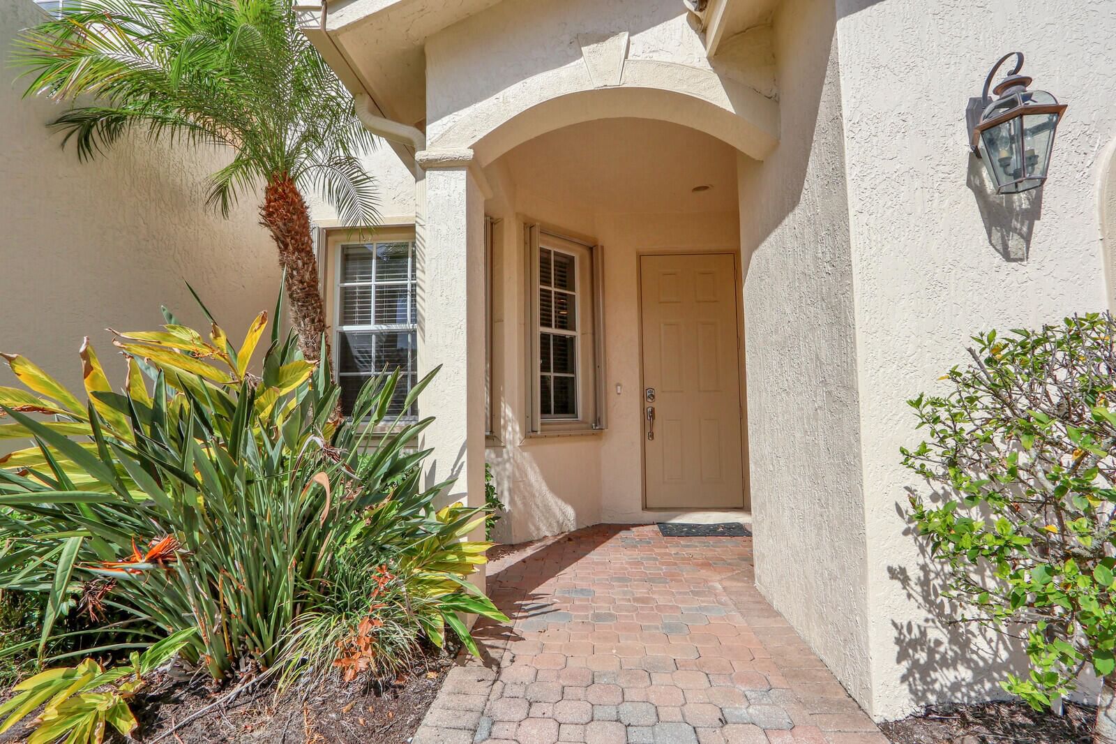 8123 CARNOUSTIE Place, Port St Lucie, FL 34986 photo 2