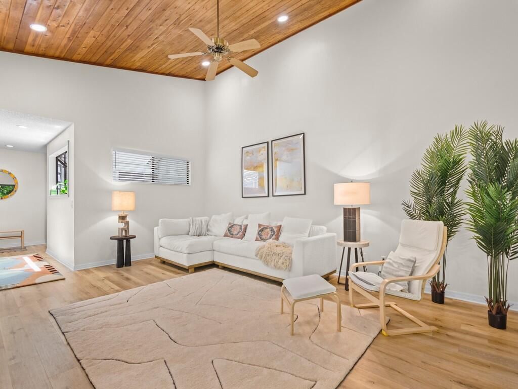 2125 PINE CREEK Boulevard #205, Vero Beach, FL 32966 photo 2