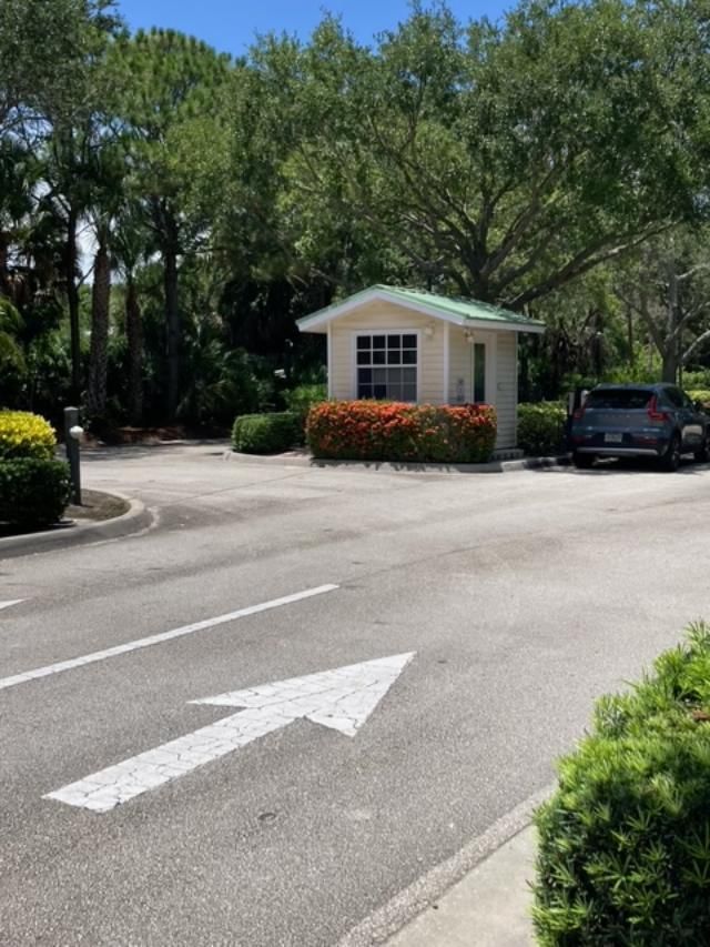 1571 SE HAMPSHIRE Way #102, Stuart, FL 34994 photo 3
