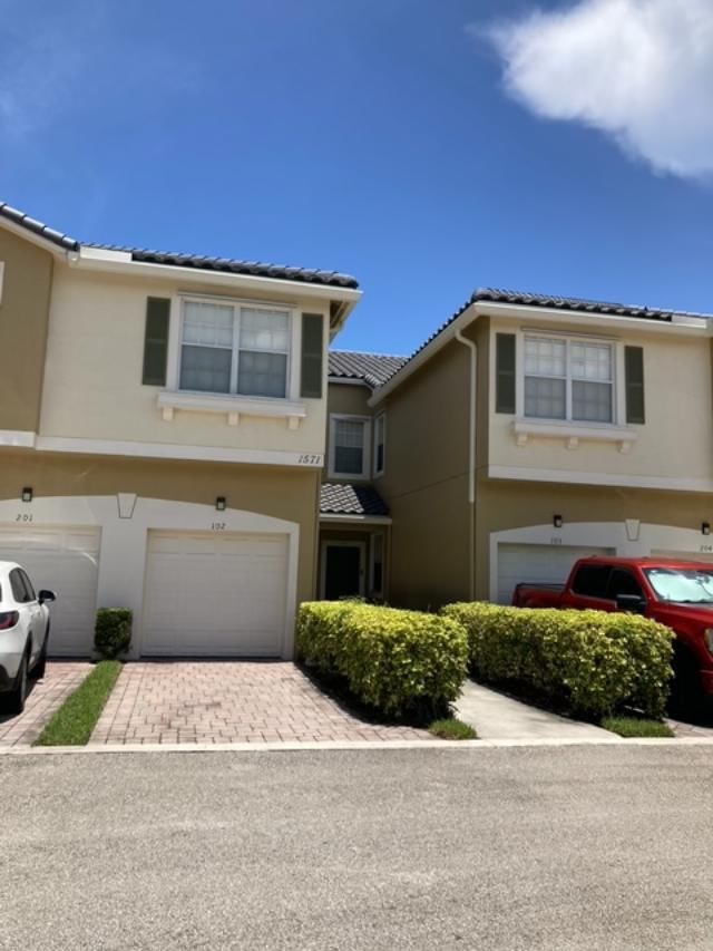 1571 SE HAMPSHIRE Way #102, Stuart, FL 34994 photo 4