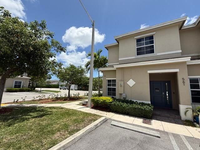 561 NE 5th Way, Florida City, FL 33034 photo 4