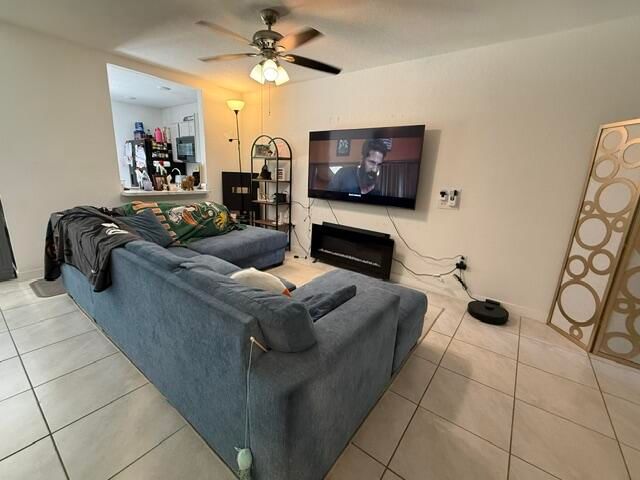 561 NE 5th Way, Florida City, FL 33034 photo 5