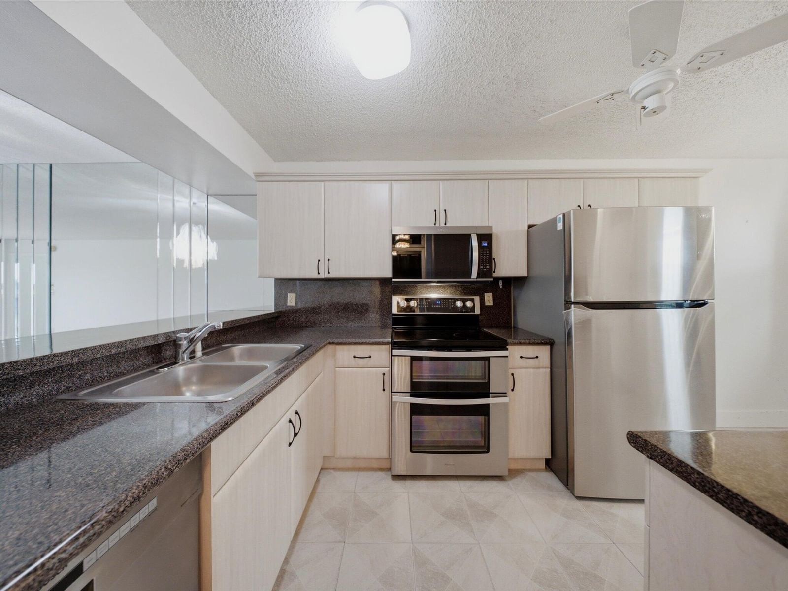 6539 CORAL LAKE Drive #403, Margate, FL 33063 photo 5
