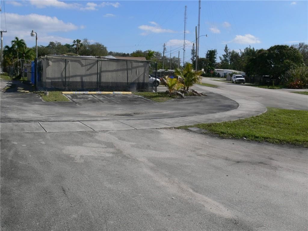 41 WILLIAMS Road, West Park, FL 33023 photo 2