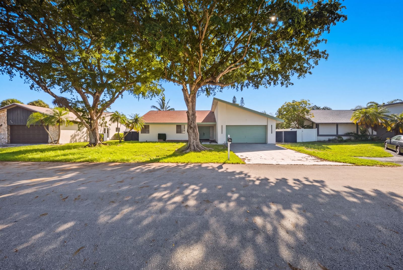 8114 NUTMEG Way, Tamarac, FL 33321 photo 2