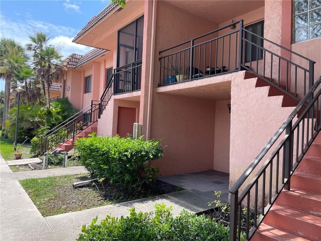 235 LAKEVIEW Drive #102, Weston, FL 33326 photo 2