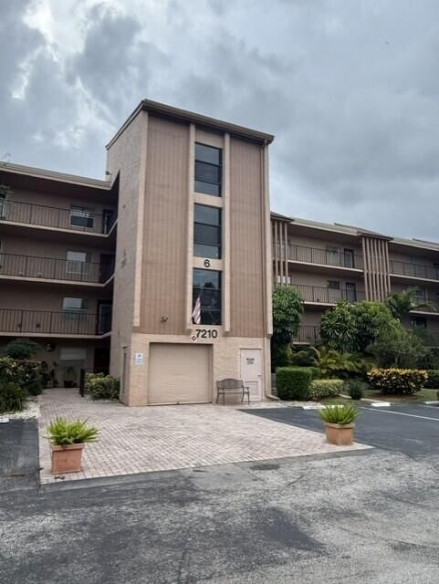 7210 Lake Cir Drive #401, Margate, FL 33063 photo 2