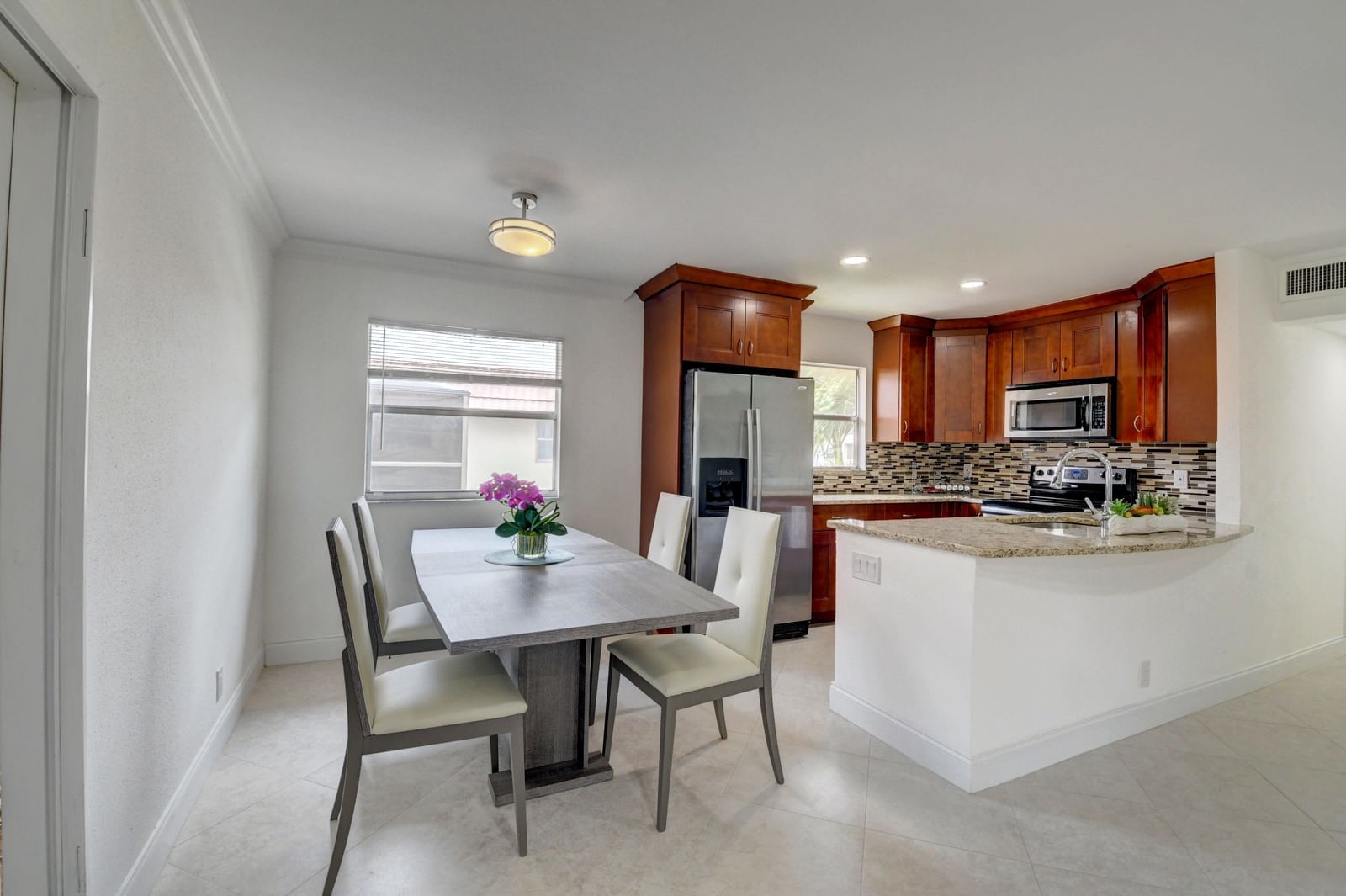468 Saxony J, Delray Beach, FL 33446 photo 2
