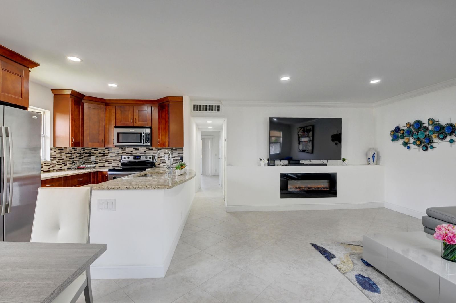 468 Saxony J, Delray Beach, FL 33446 photo 4