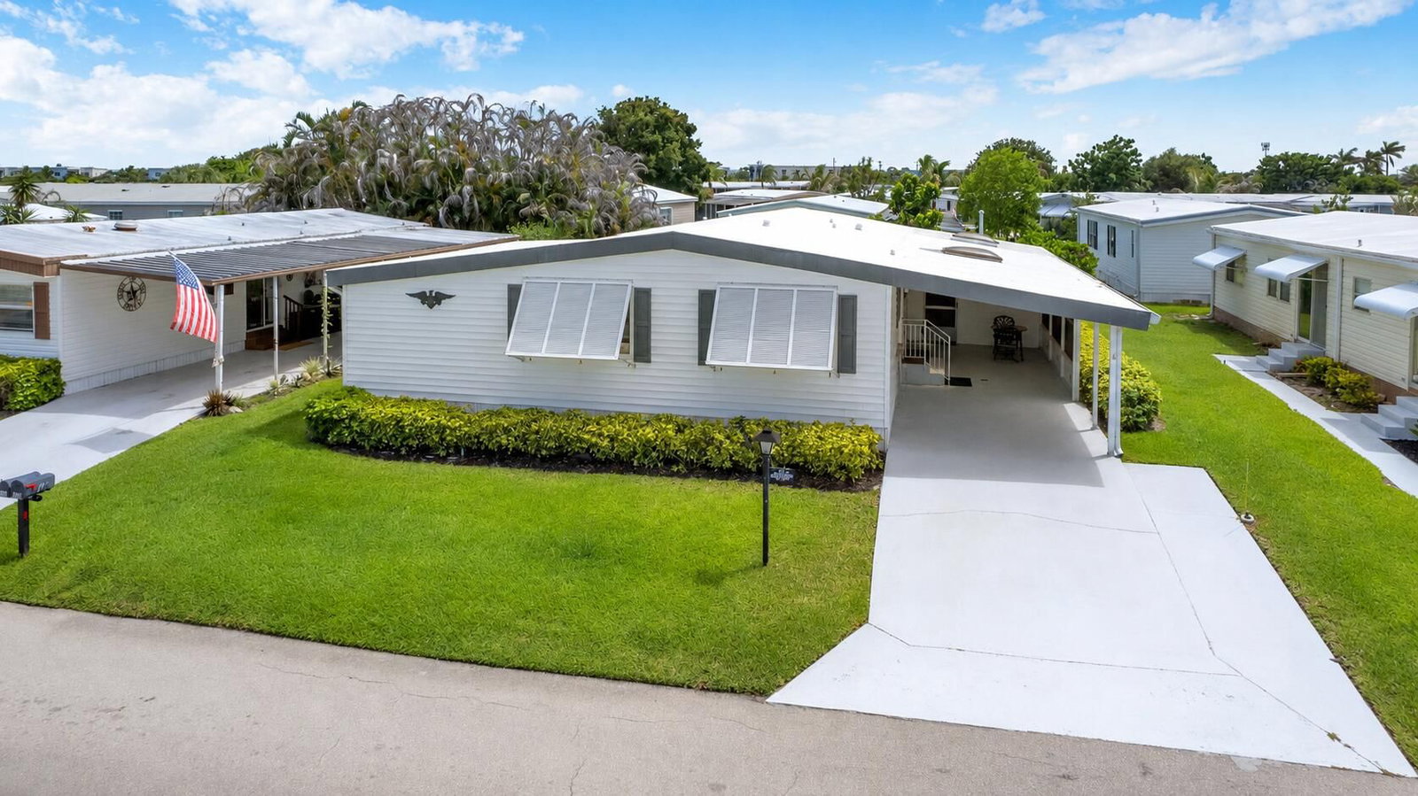 140 NE Pinelake Village Boulevard, Jensen Beach, FL 34957 photo 2