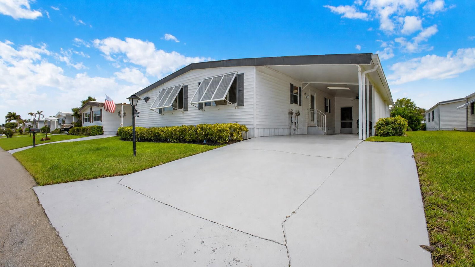140 NE Pinelake Village Boulevard, Jensen Beach, FL 34957 photo 3