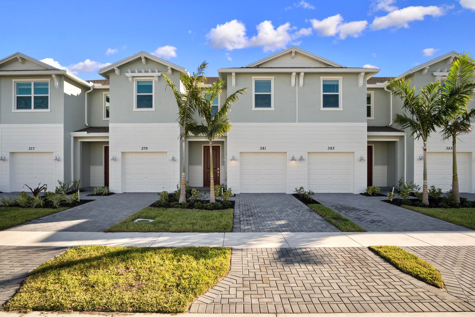 381 SE CROSSOAK Lane, Port St Lucie, FL 34984 photo 2