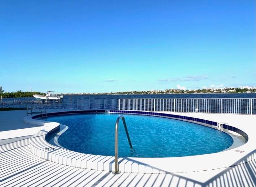 301 Croton Avenue #407, Lantana, FL 33462 photo 2