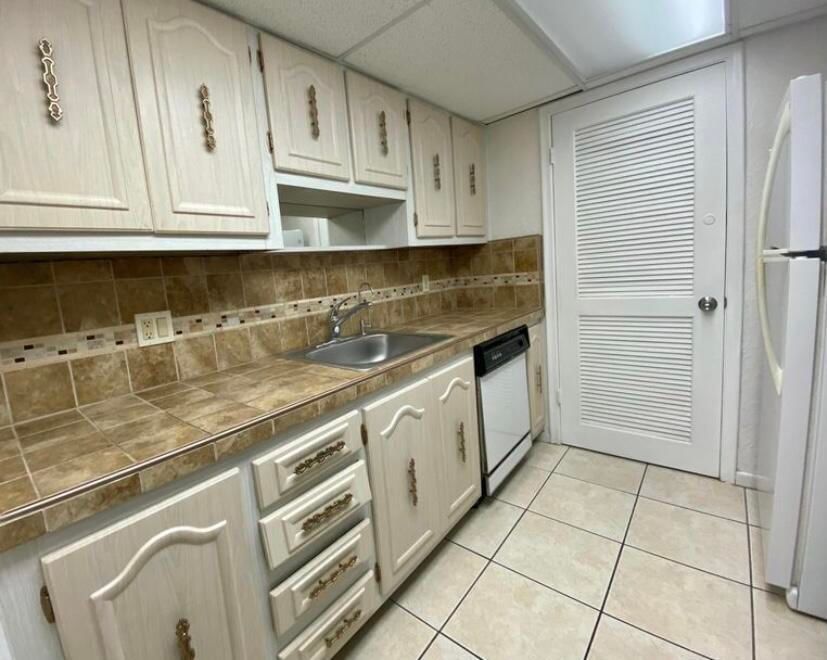 301 Croton Avenue #407, Lantana, FL 33462 photo 4