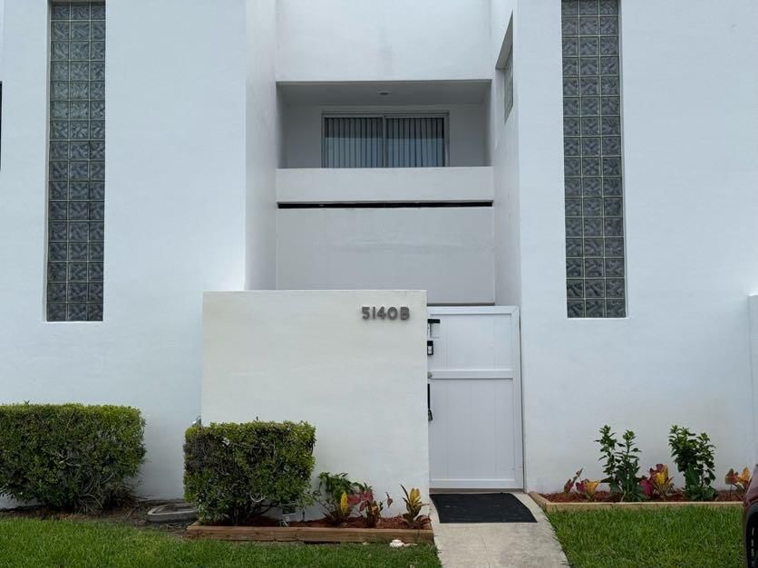 5140 ELMHURST Road #B, West Palm Beach, FL 33417 photo 2