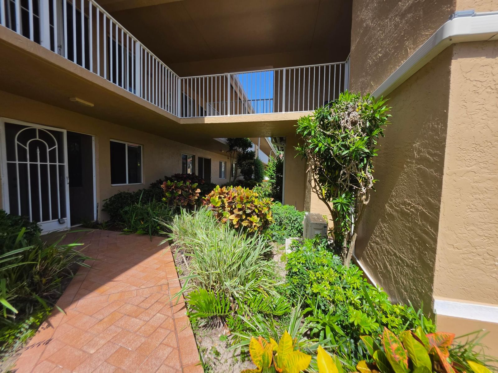 5951 REGAL GLEN Drive #104, Boynton Beach, FL 33437 photo 4