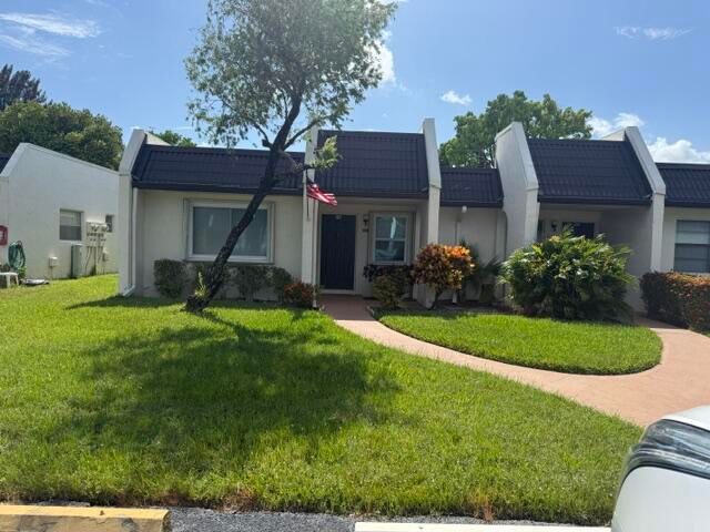 197 Lake Susan Lane, West Palm Beach, FL 33411 photo 2