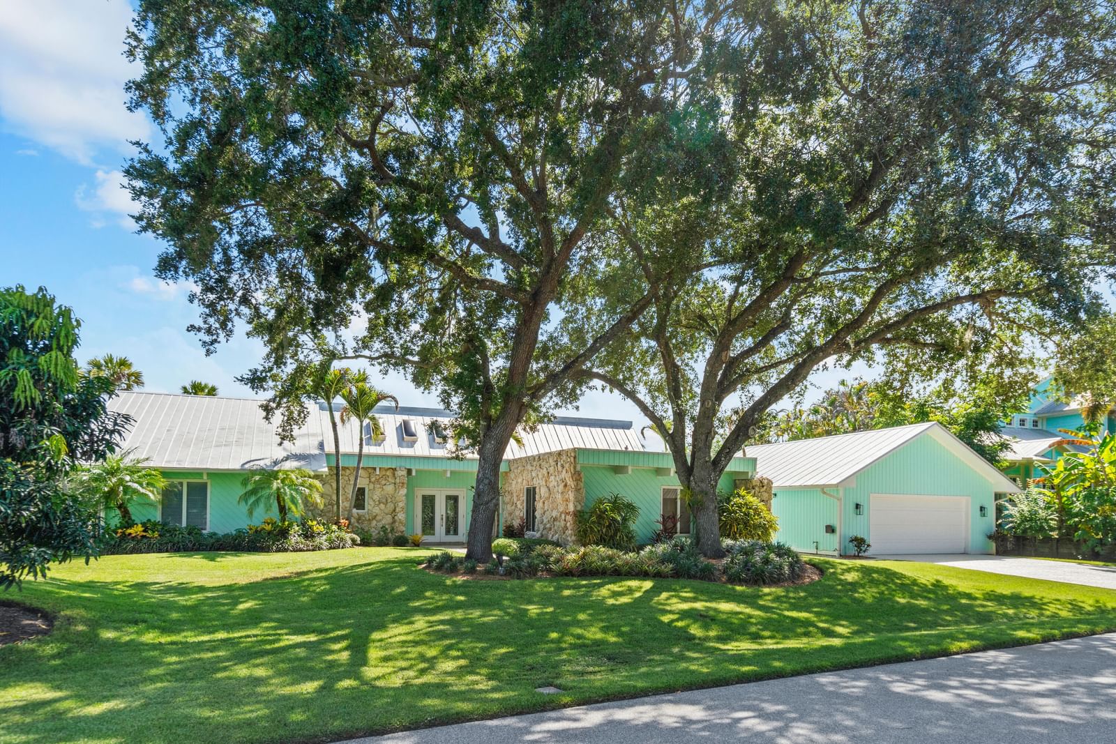 220 SW WILLOW LAKE Trail, Stuart, FL 34997 photo 2
