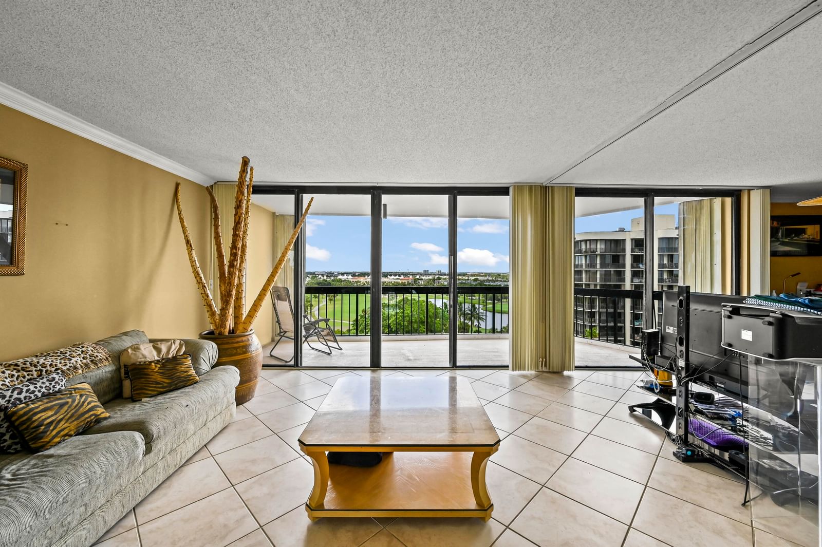 2425 PRESIDENTIAL Way #1006, West Palm Beach, FL 33401 photo 3
