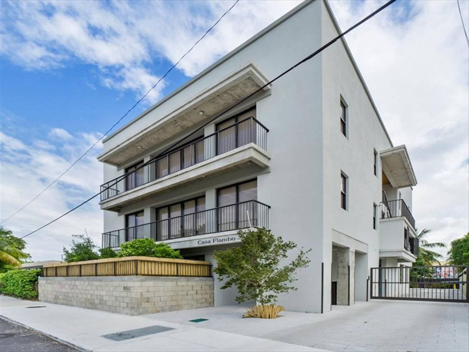 1053 NW 29th Street #Casa Flambo, Miami, FL 33127 photo 2