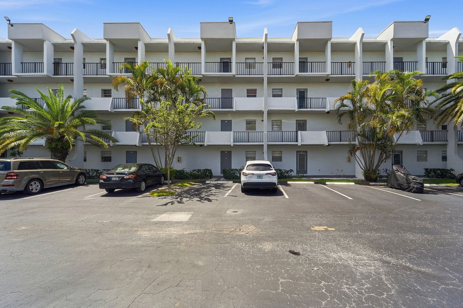 3000 E SUNRISE LAKES Drive E #223, Sunrise, FL 33322 photo 3