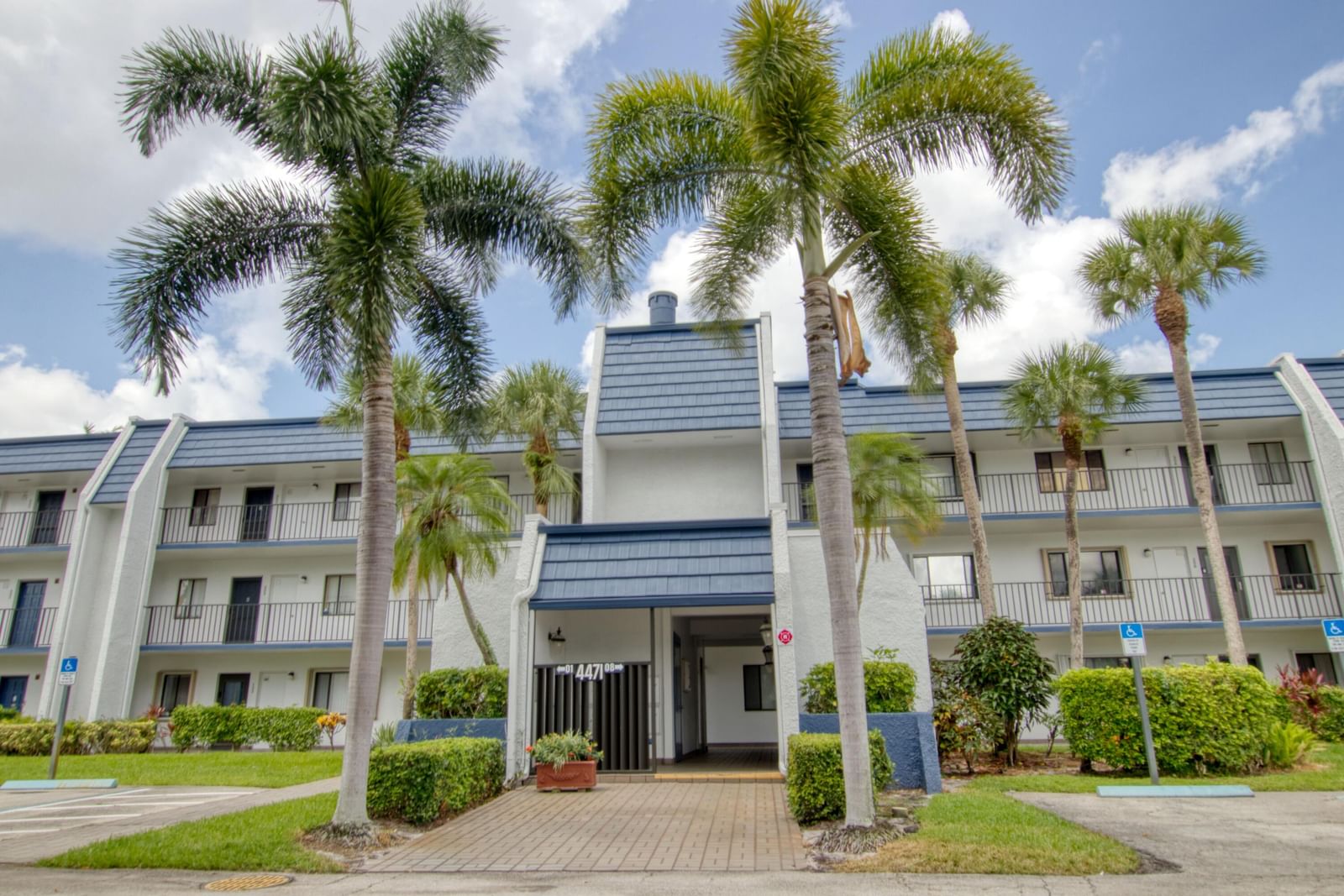 4471 Luxemburg Court #206, Lake Worth, FL 33467 photo 2