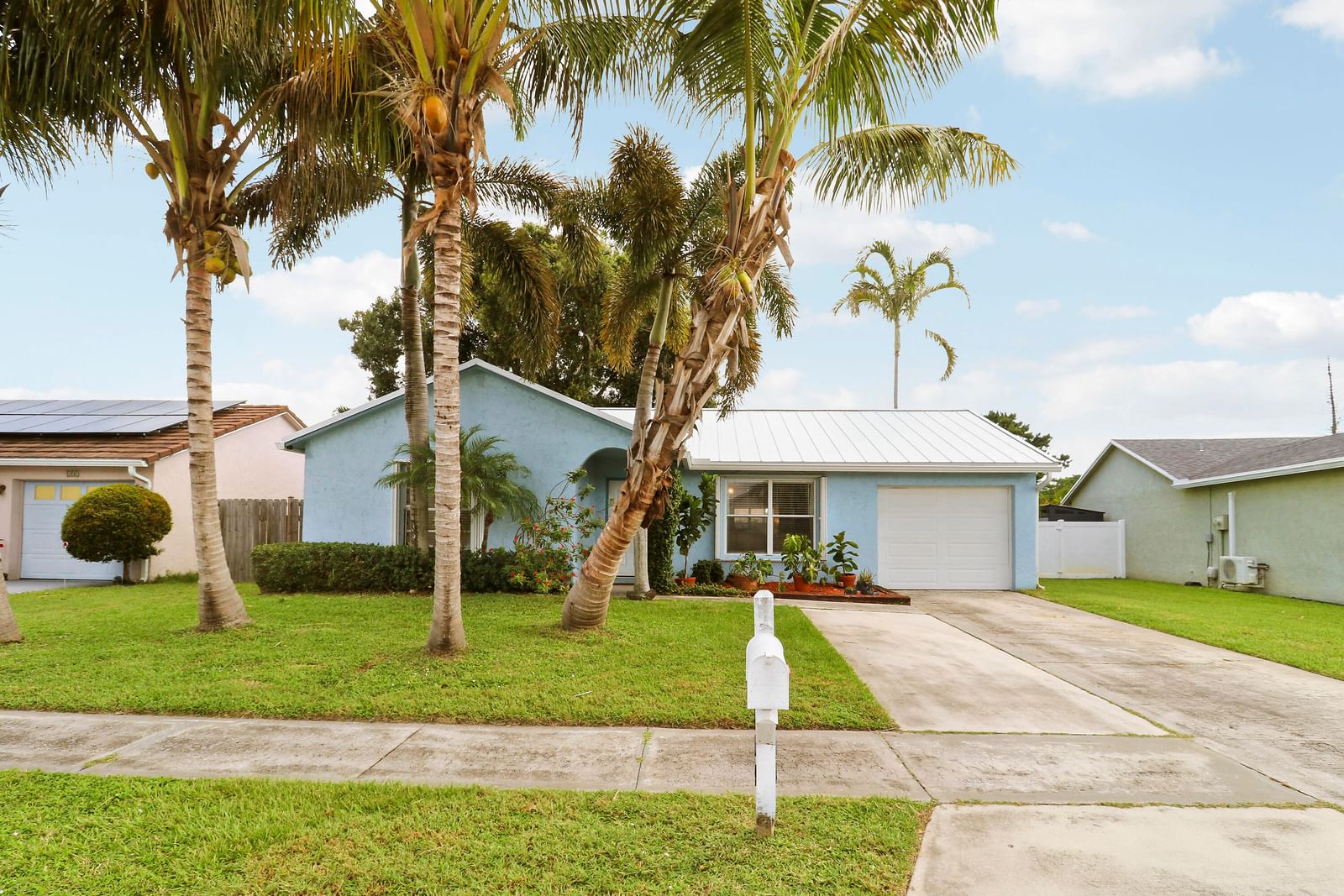 104 BANYAN Circle, Jupiter, FL 33458 photo 2