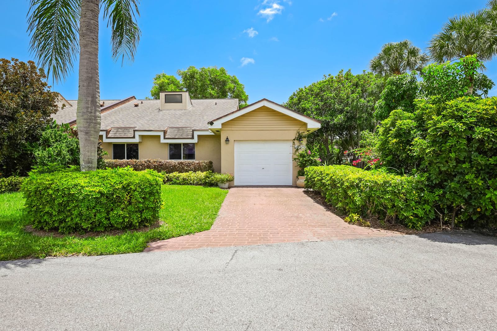 6858 FOUNTAINS Circle, Lake Worth, FL 33467 photo 2