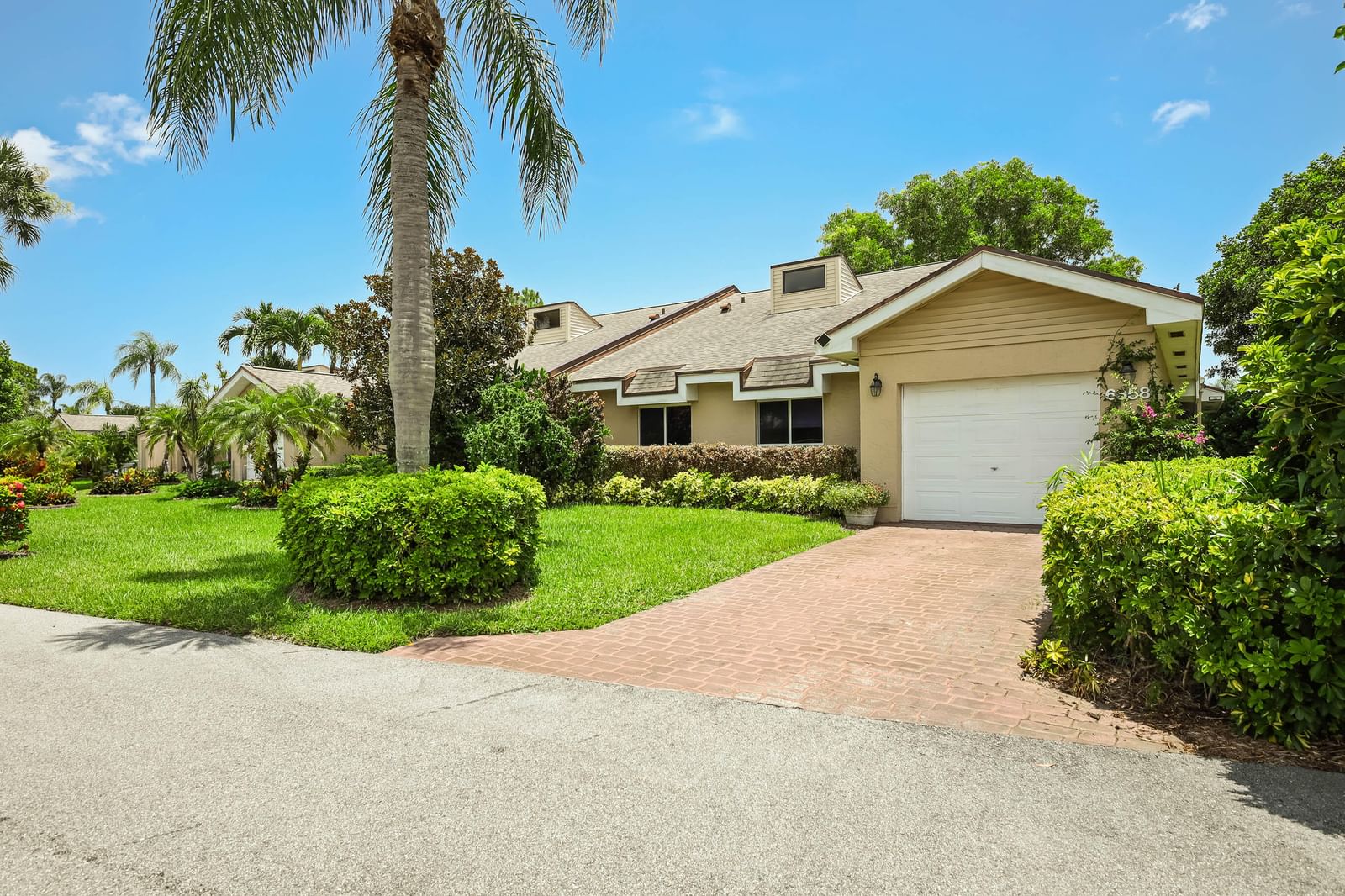 6858 FOUNTAINS Circle, Lake Worth, FL 33467 photo 3