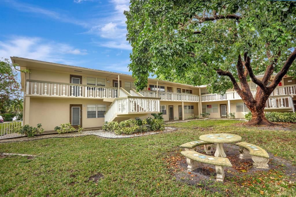 237 Farnham J, Deerfield Beach, FL 33442 photo 2