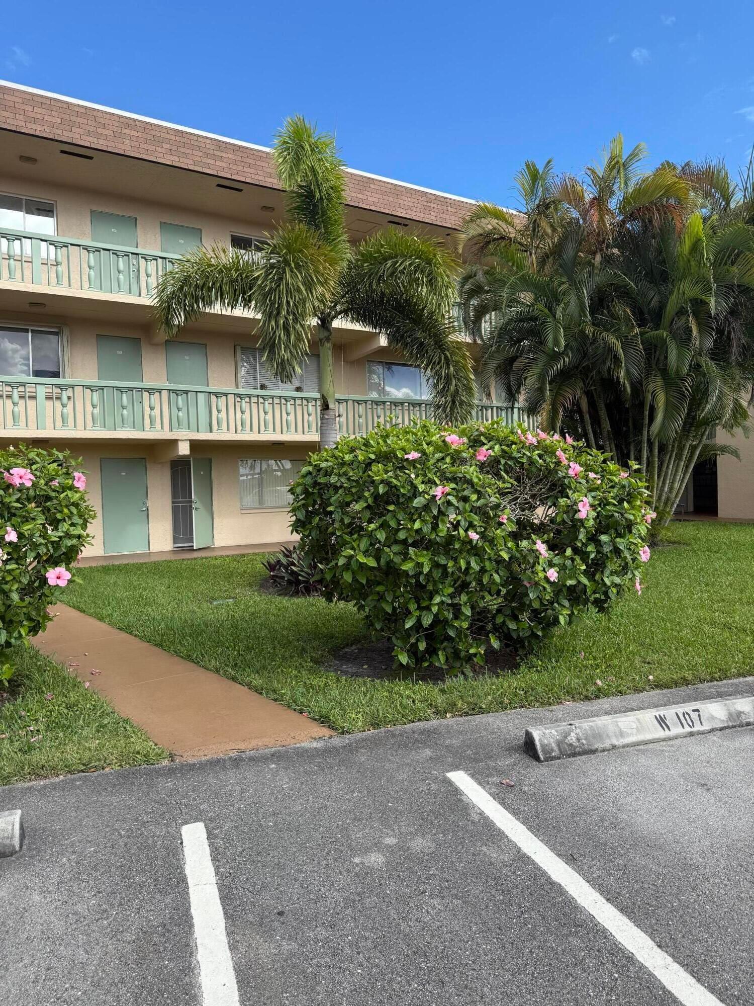 400 VILLAGE GREEN Circle W #105, Palm Springs, FL 33461 photo 2