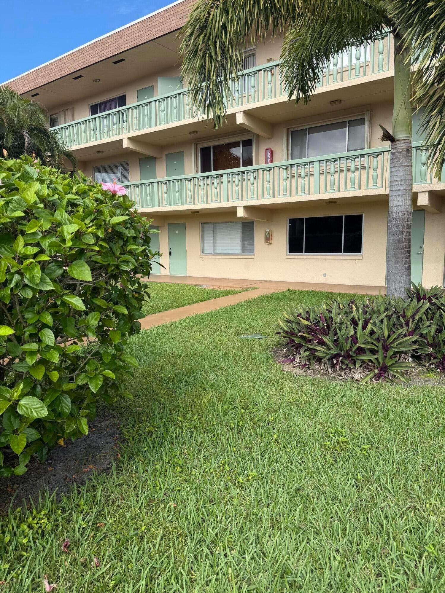 400 VILLAGE GREEN Circle W #105, Palm Springs, FL 33461 photo 3