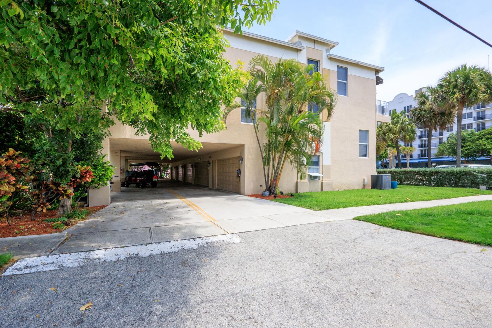 836 SE 20TH Avenue SE, Deerfield Beach, FL 33441 photo 3