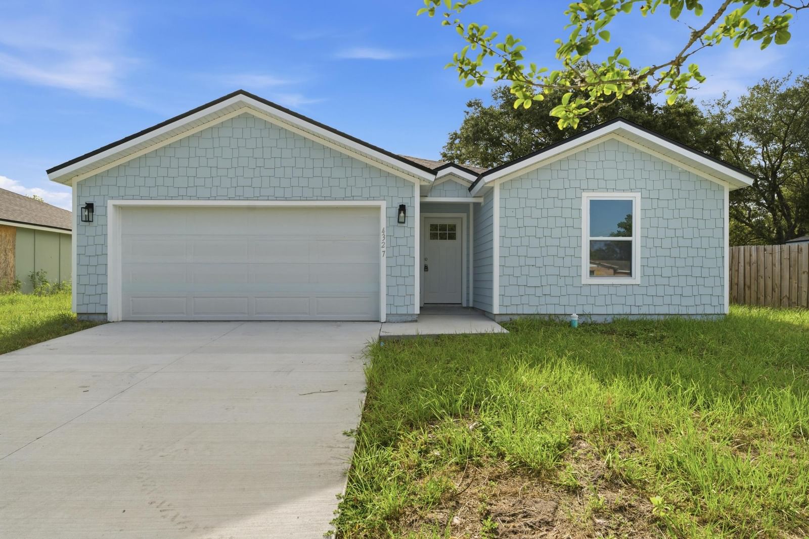 4327 Bessie Circle E, Jacksonville, FL 32209 photo 2