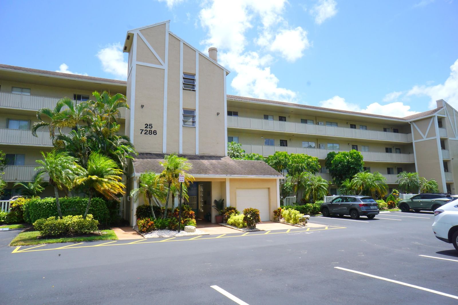 7286 HUNTINGTON Lane #306, Delray Beach, FL 33446 photo 2