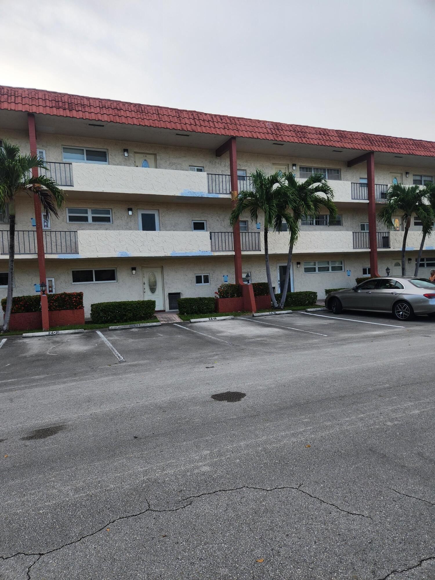 811 S Hollybrook Drive S #206, Pembroke Pines, FL 33025 photo 5