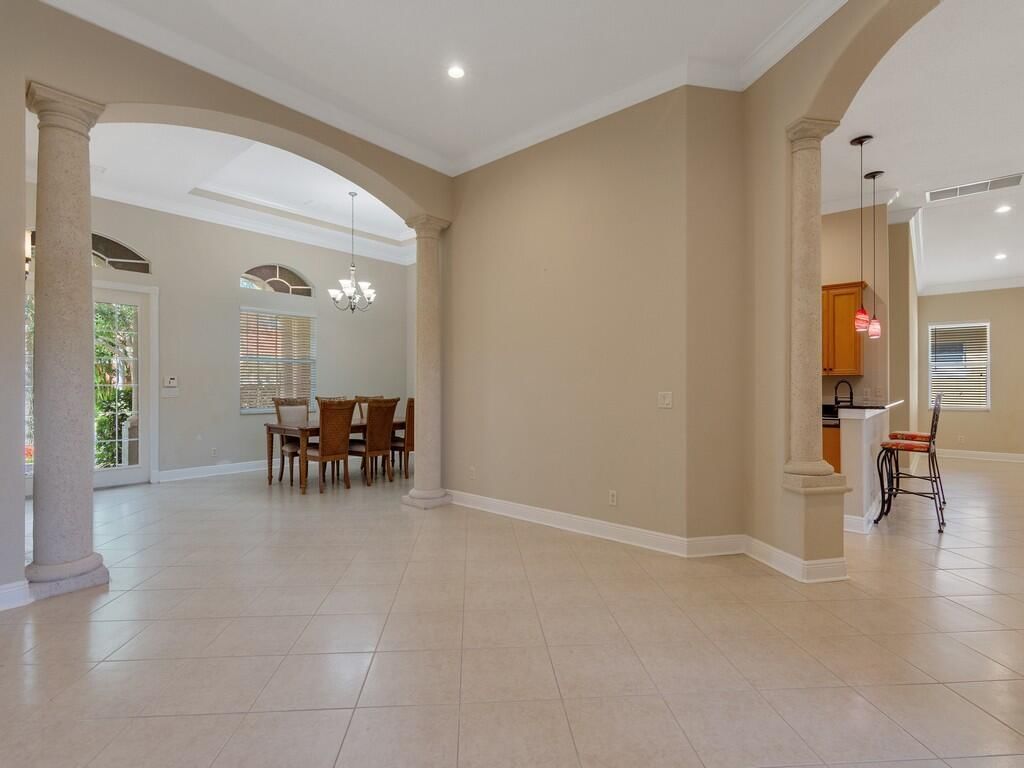 6124 57th Court, Vero Beach, FL 32967 photo 2