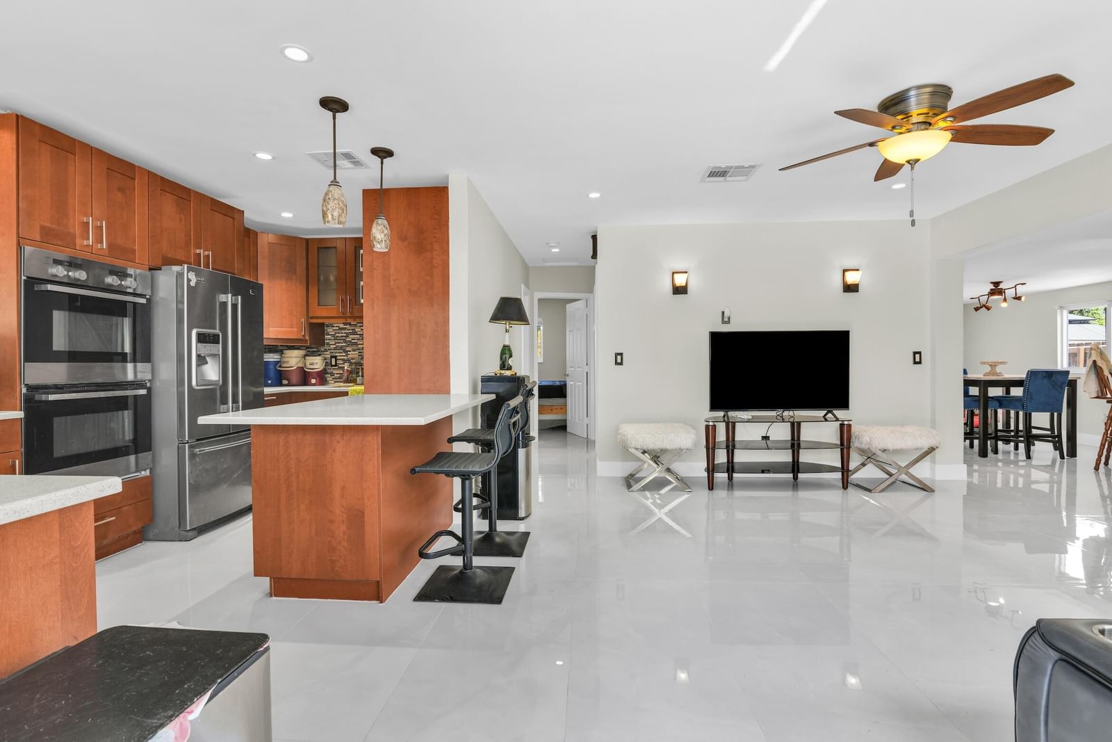 1218 SW 2ND Avenue, Pompano Beach, FL 33060 photo 2