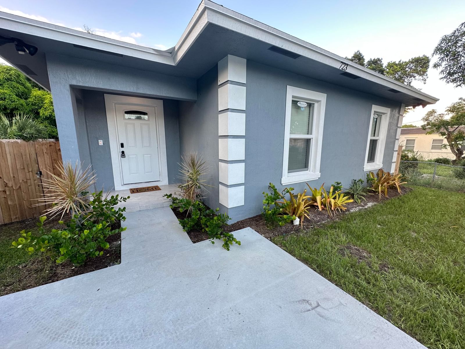723 20TH Street, West Palm Beach, FL 33407 photo 2