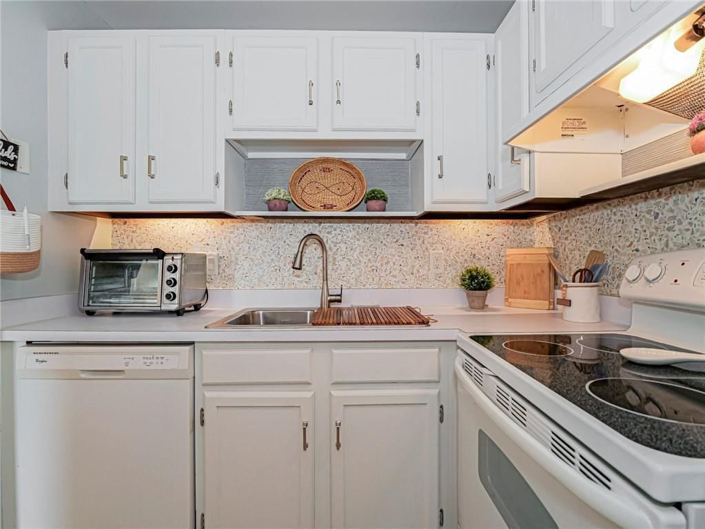 75 Royal Oak Court #204, Vero Beach, FL 32962 photo 4